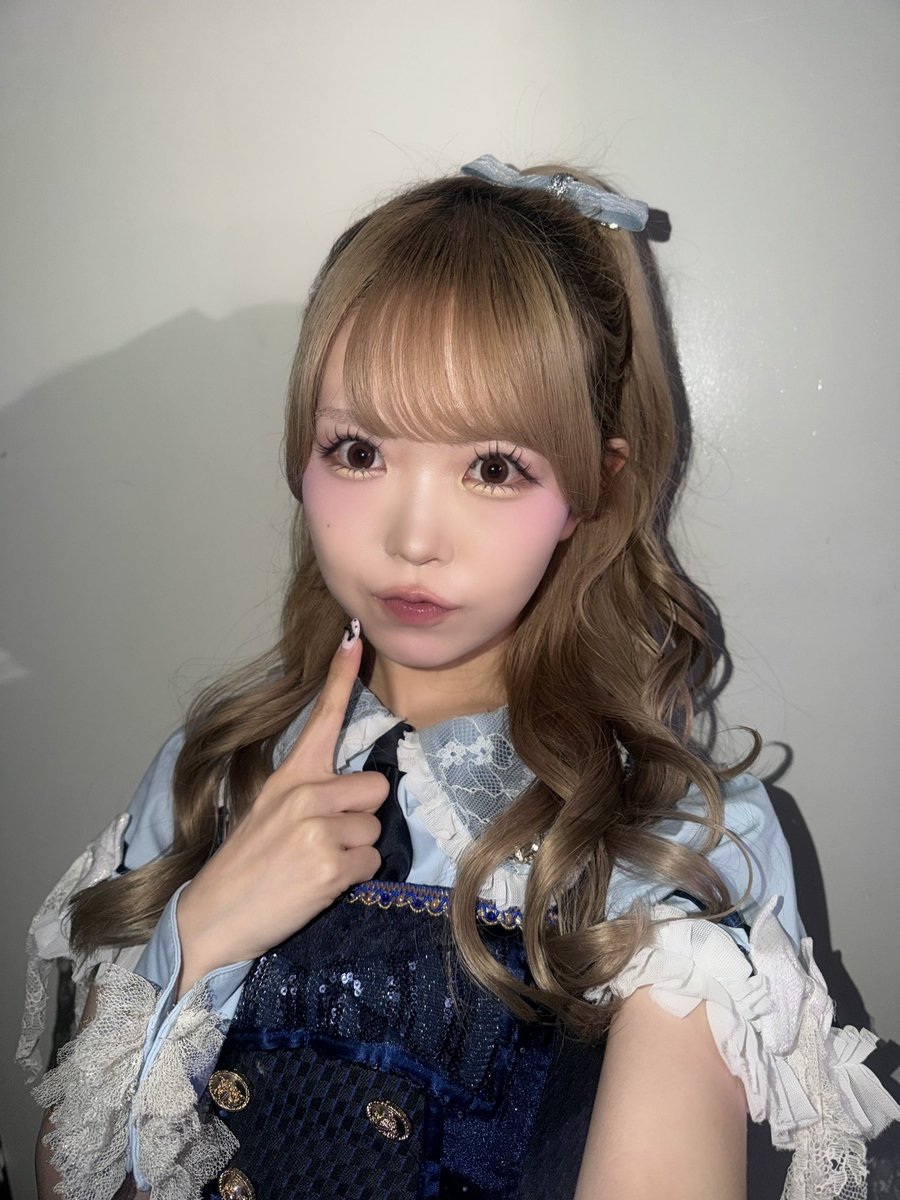 kanon_merise's tweet photo. 中野坂上S.U.B さんにて行われた
『冠Fes-カンフェス-〜納涼祭〜』DAY2 さんに出演させていただきました！👑

3人でのライブで心細かったけど、会いに来てくれて本当に嬉しかった（ ;  ; ）💙歌割とかどうだったかな？🥲
初めましてさんも、いつもましてさんもありがとう😌明日はフリーライブです🫶🏻 https://t.co/OlRi5C2bq8