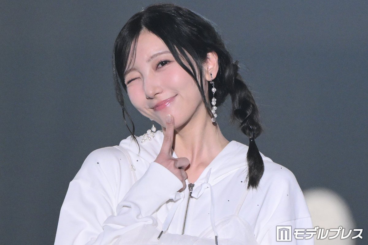 modelpress's tweet photo. 【IDOL RUNWAY COLLECTION 2026A/W🎀】

日向坂46小西夏菜実、華麗なランウェイ
ウィンクに胸キュン💓
https://t.co/Fu2qxnYmhO

#IRC_TGC ▷アイドルランウェイ https://t.co/shVz3v06Zm