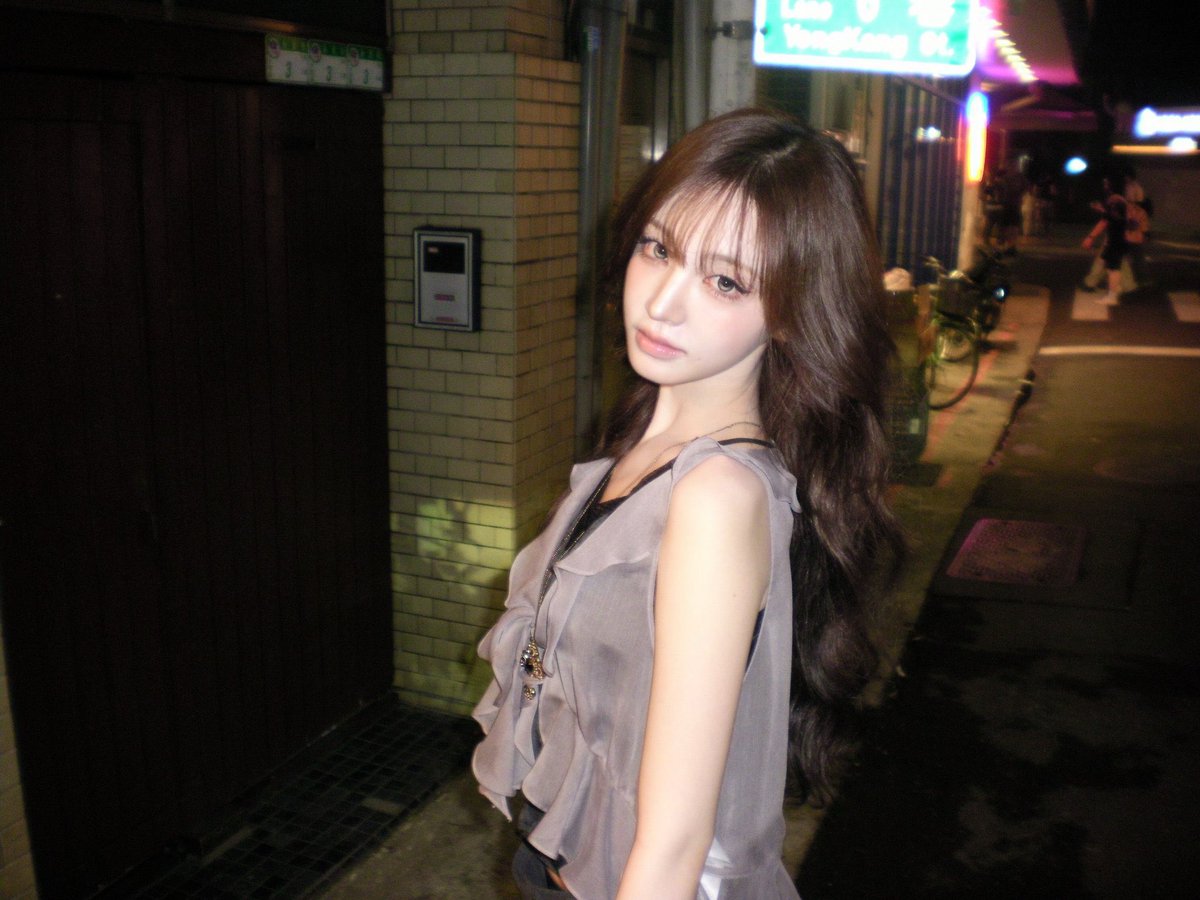 luvcrxch's tweet photo. 내여친이다 https://t.co/ejrHiPPRca