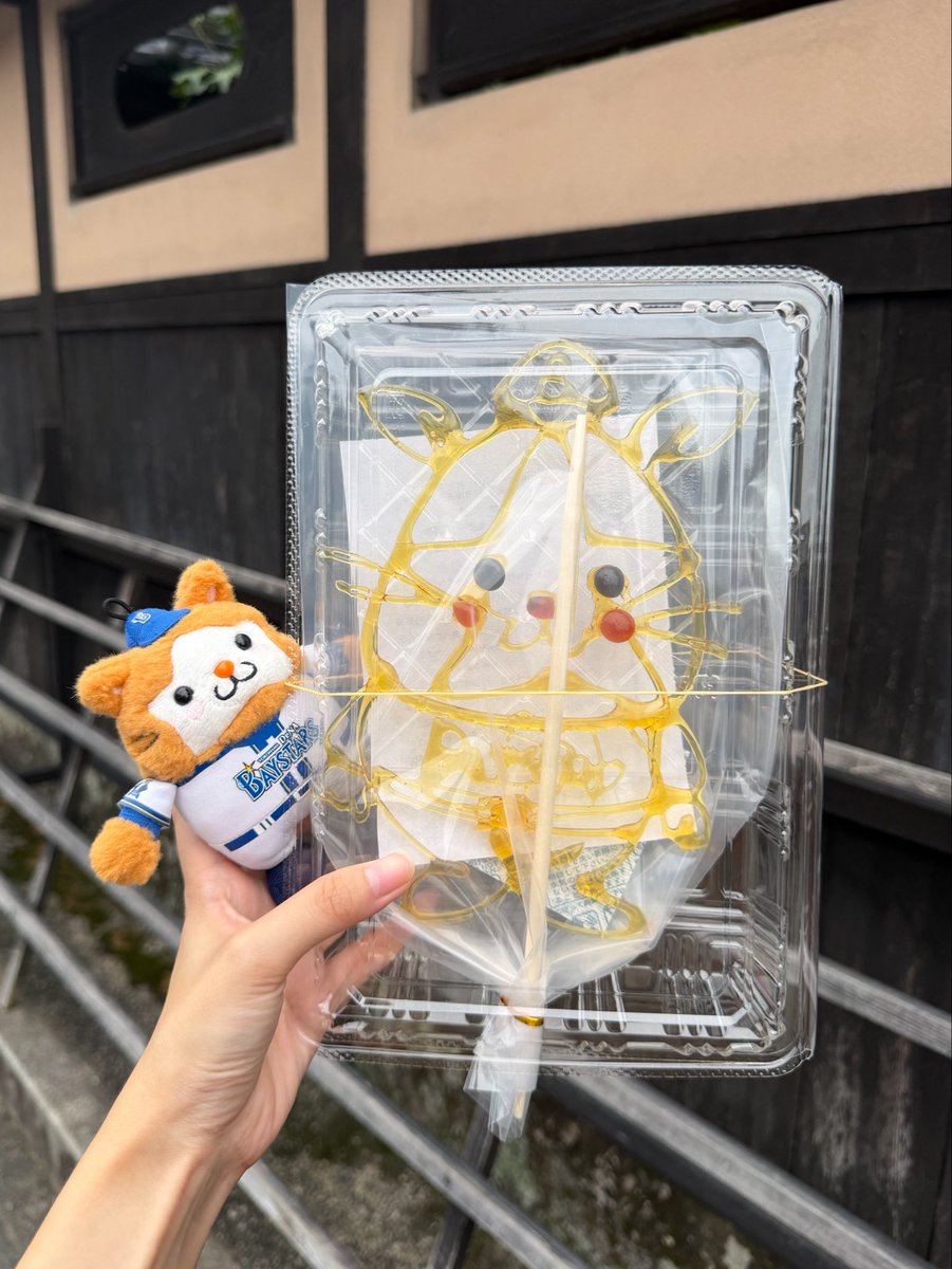MeloMelo_doll's tweet photo. 八尾の飴屋さん・龍昇さんのオーダーメイドべっこう飴でスターマンつくってもらった🐹🧢✨お顔だけをイメージしていたのに全身&amp;帽子や球団ロゴまで（ ;  ; ）.ᐟ♡
大事に眺めて美味しくいただきます🍬
(掲載許可もありがとうございます📷✨) https://t.co/tetdqlWBJX