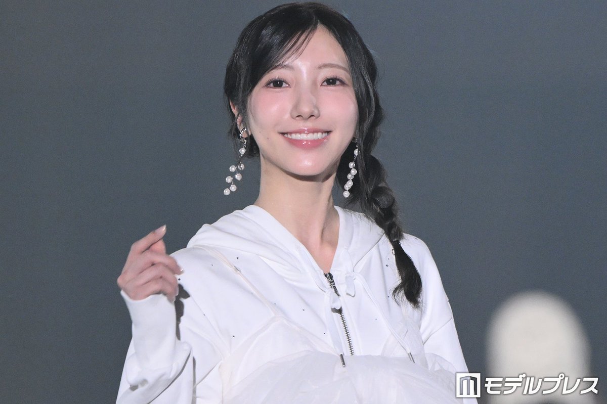 modelpress's tweet photo. 【IDOL RUNWAY COLLECTION 2026A/W🎀】

日向坂46小西夏菜実、華麗なランウェイ
ウィンクに胸キュン💓
https://t.co/Fu2qxnYmhO

#IRC_TGC ▷アイドルランウェイ https://t.co/shVz3v06Zm