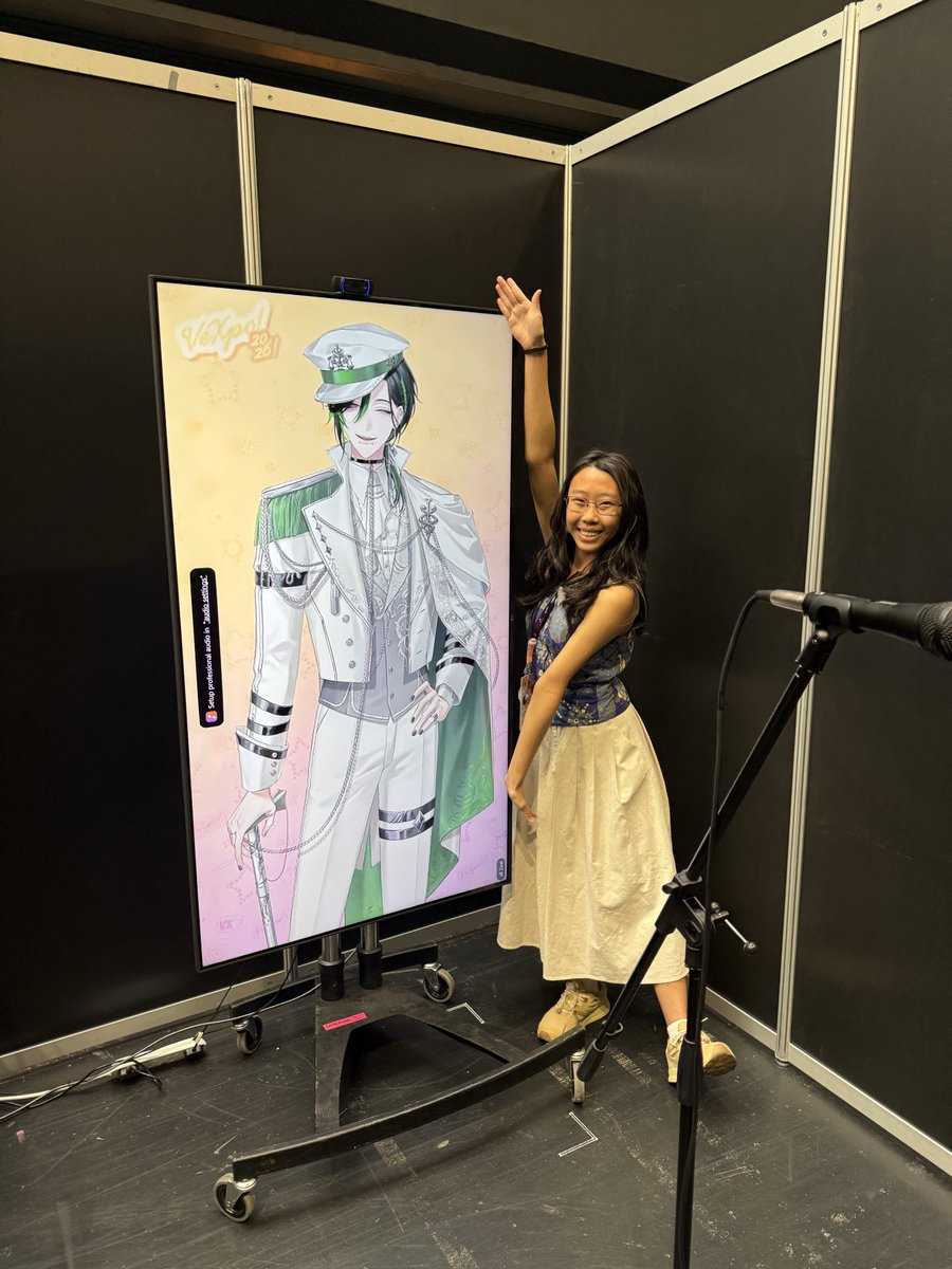 scarletacaria's tweet photo. *Walks in* Oh shit he’s handsome
“Hi!!” oh shit
*rattles off my script* 
he’s super duper sweet but all I rember is
“of course! we have a very song. HAAAAAA-ok i don’t want to take up too much of your time-PPY Birthday to you” 
#VeXpo #ジールみて https://t.co/mI4pwY6I6M