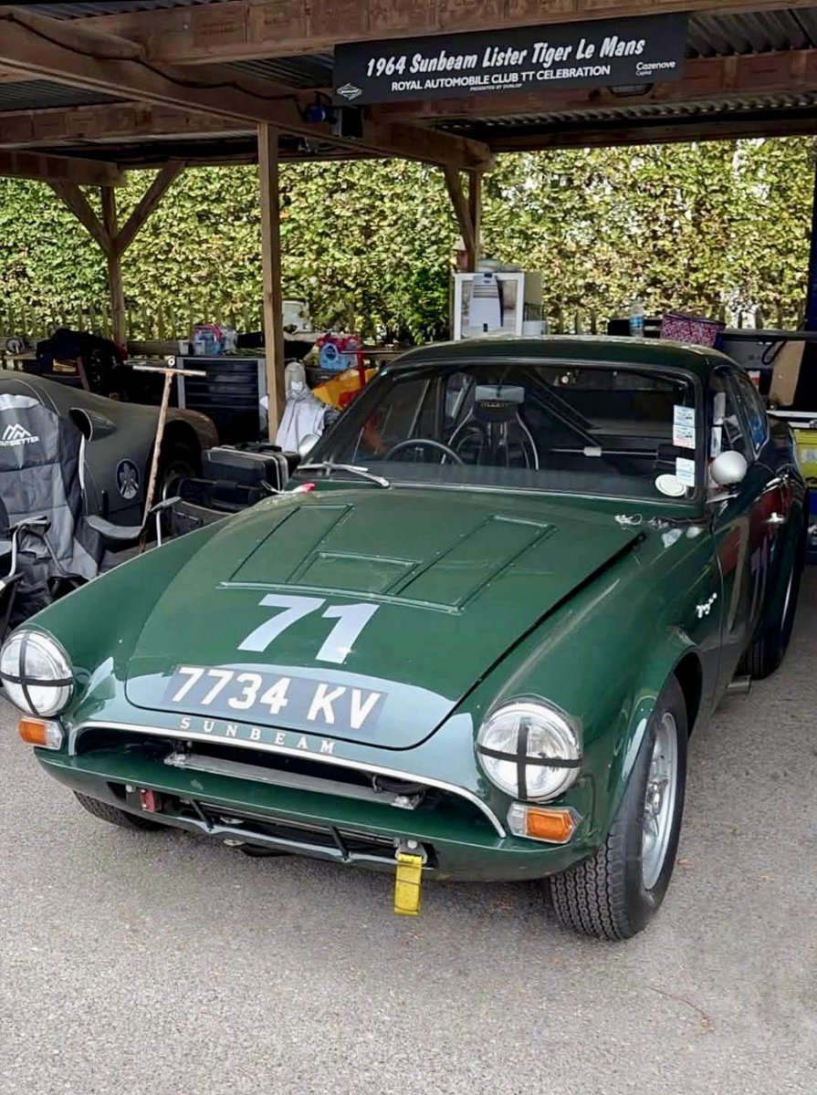 Sunbeam_Alpine's tweet photo. Perfection … 

#GoodwoodRevival #SunbeamTiger https://t.co/F6YqyadauK