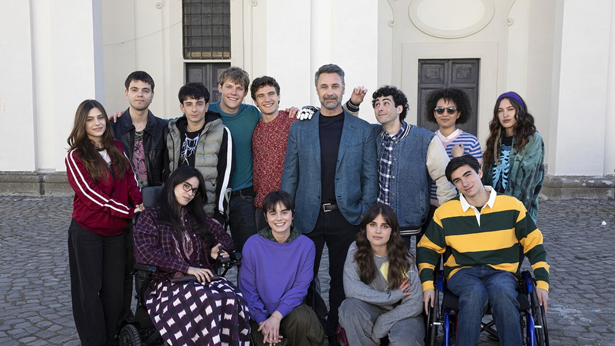 Califor35218024's tweet photo. Raul Bova inaugura la stagione 2026/2027 di Raifiction con una nuova serie.
#Tuttolamorecheresta prenderà il via martedì 29 Settembre su Rai1.
Nel cast della serie, ambientata in una scuola di Frascati, anche Giulia Bevilacqua ed Anna Favella.
#Rai #Ascoltitv #RaulBova https://t.co/jYZmkCyFTY