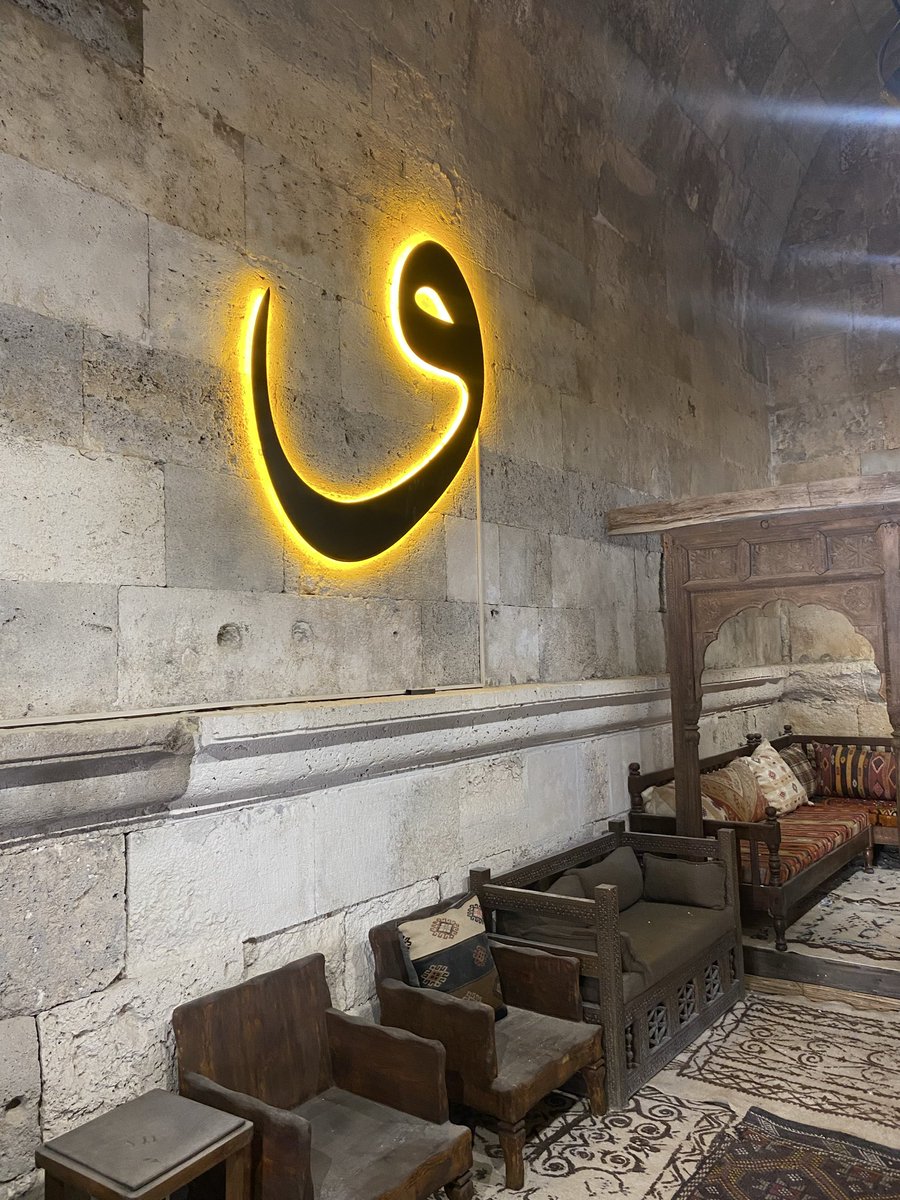 1pudrasekeri's tweet photo. sultanhanı’na geldik, selçuklu döneminde yaşasaydım kesin burada çay içip gelen geçeni izliyordum https://t.co/zU3CjcQxYF