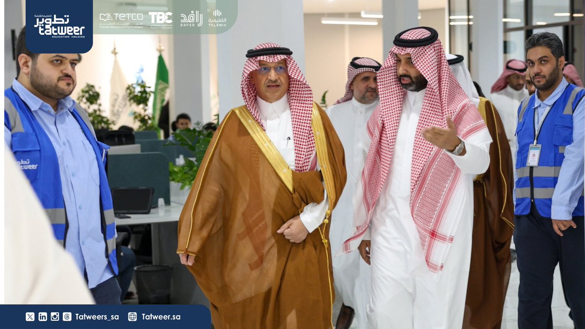 tatweers_sa's tweet photo. استقبل المقر الإقليمي لمجموعة شركات #تطوير بمنطقة القصيم معالي وزير التعليم أ. يوسف البنيان، بحضور سعادة الرئيس التنفيذي للمجموعة م. متعب الشهراني وقيادات شركات المجموعة. 

 تأتي زيارة معاليه للاطلاع على مسارات العمل القائمة وجهود التكامل في دعم المنظومة التعليمية بالمنطقة، حيث يقدم المقر الإقليمي خدماته المباشرة لمنطقتي القصيم وحائل لتعزيز كفاءة البيئة التعليمية والارتقاء بجودة مخرجاتها.