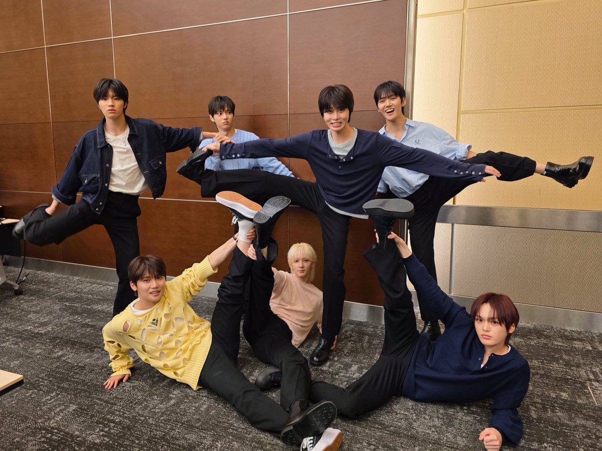 AEN_offcl's tweet photo. [📸]
260920 AEN THE 1ST EP [A NEW ERA OF NOW]
발매 기념 특전회

Pose by #HARU

#AEN #에이엔 #エイエン
#A_NEW_ERA_OF_NOW
#XtoZ https://t.co/ePWX1BJrD4