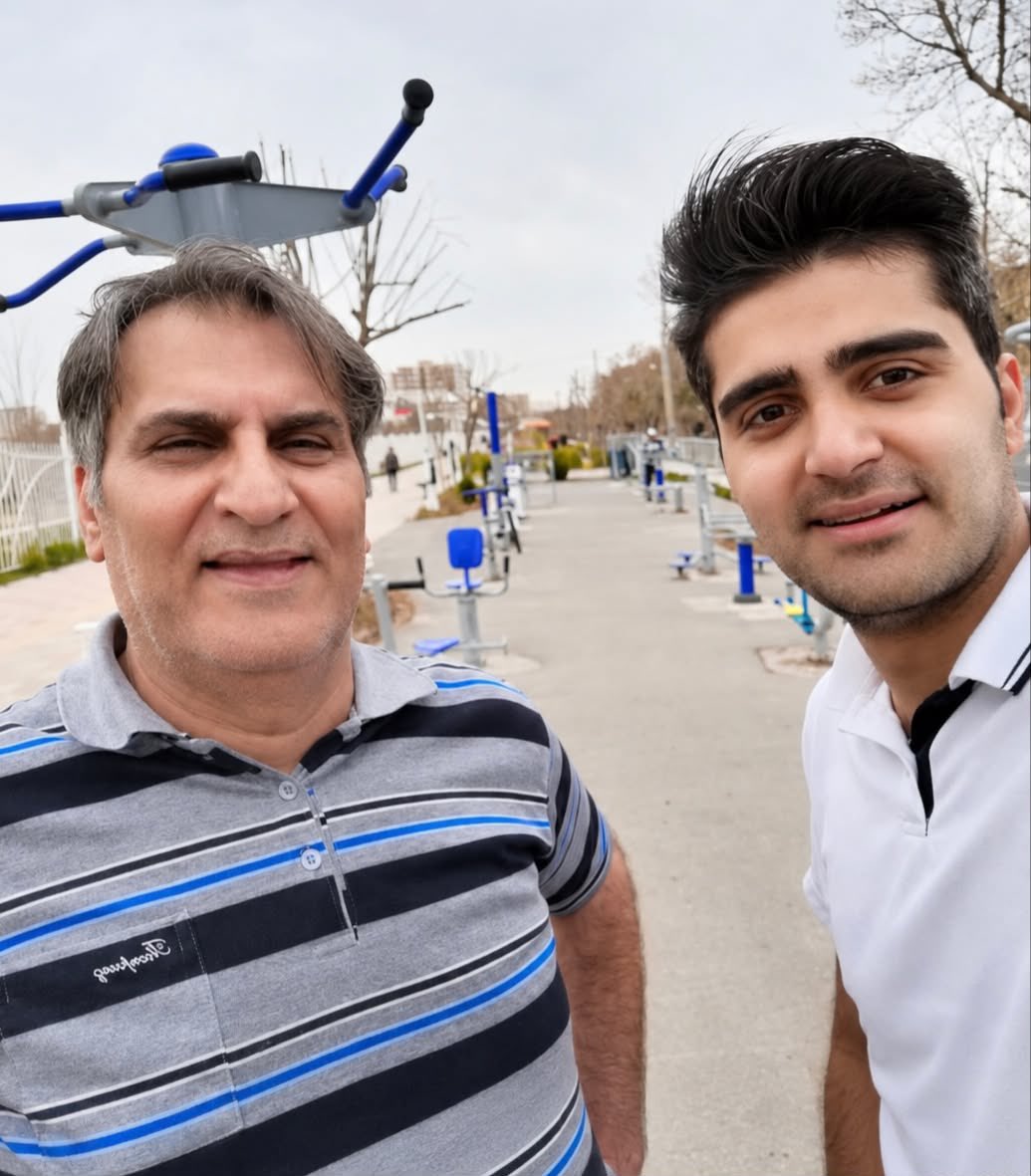 SabaBakhtyari's tweet photo. هراس جمهوری اسلامی از خون #پویا_بختیاری و از دادخواهی پدرش، #منوچهر_بختیاری، همچنان ادامه دارد.
حکم ۱۸ سال حبس منوچهر بختیاری، پدر دادخواه پویا بختیاری، در دادگاه تجدیدنظر استان البرز تأیید شد؛ با این تفاوت که ۷۴ ضربه شلاق از حکم پیشین حذف شده است.
ده سال حبس کافی نبود؛
این بار همان پرونده دوباره به جریان افتاد و ۱۸ سال حبس برای منوچهر بختیاری تأیید شد.

اتهام‌های منوچهر بختیاری:
۱۰ سال حبس
به اتهام «اجتماع و تبانی به قصد ارتکاب جرائم علیه امنیت کشور و تشکیل و اداره گروه در بستر فضای مجازی با هدف برهم زدن امنیت کشور»
۵ سال حبس
به اتهام «همکاری با گروه‌های مخالف نظام»؛ در متن پرونده از همکاری با گروه تندر « دروغ محض » نیز نام برده شده است.
۲ سال حبس
بابت «فعالیت تبلیغی علیه نظام» و «تشویش اذهان عمومی»
۱ سال حبس
بابت «نشر اکاذیب»
جمعاً: ۱۸ سال حبس.

جرم واقعی منوچهر بختیاری چیست؟
اینکه پس از کشته‌شدن پسرش، سکوت نکرد.
اینکه نگذاشت نام پویا به فراموشی سپرده شود.
اینکه از حق خانواده‌های دادخواه گفت.
و حاضر نشد آزادی خودش را به دادخواهی ملت بزرگ ایران ترجیح دهد.
اما خطاب به نظام ترسوی جمهوری اسلامی که خودش می‌کشد و از همان خون می‌ترسد:
پویا را کشتید؛
پدرش را تمام این سال‌ها زندانی کردید؛
پرونده ساختید، حکم دادید، حکم نقض شد و دوباره همان پرونده را به جریان انداختید.

اما خون پویا بختیاری و دادخواهی منوچهر بختیاری را نمی‌توانید از تاریخ ایران حذف کنید.
محض خاطر رسواییِ ترسویتان،
ما همچنان ایستاده‌ایم
#مرگ_بر_جمهوری_اسلامی_ومزدوران_حرامزاده‌اش