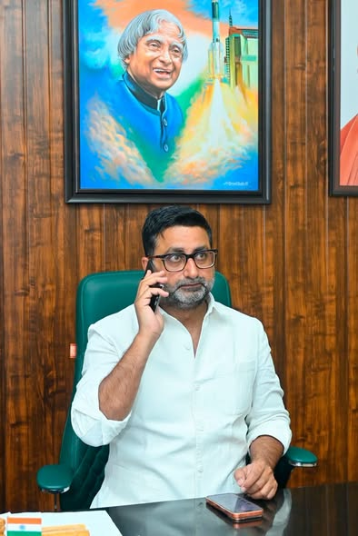 danishazadbjp's tweet photo. #जनतादर्शन
आज लखनऊ सरकारी आवास पर जनता दर्शन में प्रदेश भर से आए पार्टी पदाधिकारियों व सम्मानित जनों से स्नेहपूर्ण भेंट कर उनकी समस्याएं सुनी व संबंधित अधिकारियों को त्वरित निस्तारण हेतु निर्देशित किया।
@narendramodi @myogiadityanath @PMOIndia @AmitShah @NitinNabin @mppchaudhary @idharampalsingh @BJP4India @BJP4UP