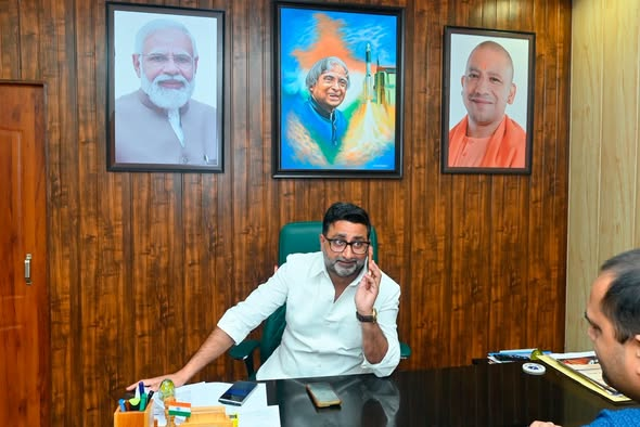 danishazadbjp's tweet photo. #जनतादर्शन
आज लखनऊ सरकारी आवास पर जनता दर्शन में प्रदेश भर से आए पार्टी पदाधिकारियों व सम्मानित जनों से स्नेहपूर्ण भेंट कर उनकी समस्याएं सुनी व संबंधित अधिकारियों को त्वरित निस्तारण हेतु निर्देशित किया।
@narendramodi @myogiadityanath @PMOIndia @AmitShah @NitinNabin @mppchaudhary @idharampalsingh @BJP4India @BJP4UP