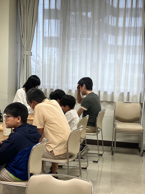 fukagawakiyuuka's tweet photo. 本日の深川棋遊会は、頼本女流二段の指導でした。いつものようにテンポよく指導頂きました。 https://t.co/KtzG7OzBYi