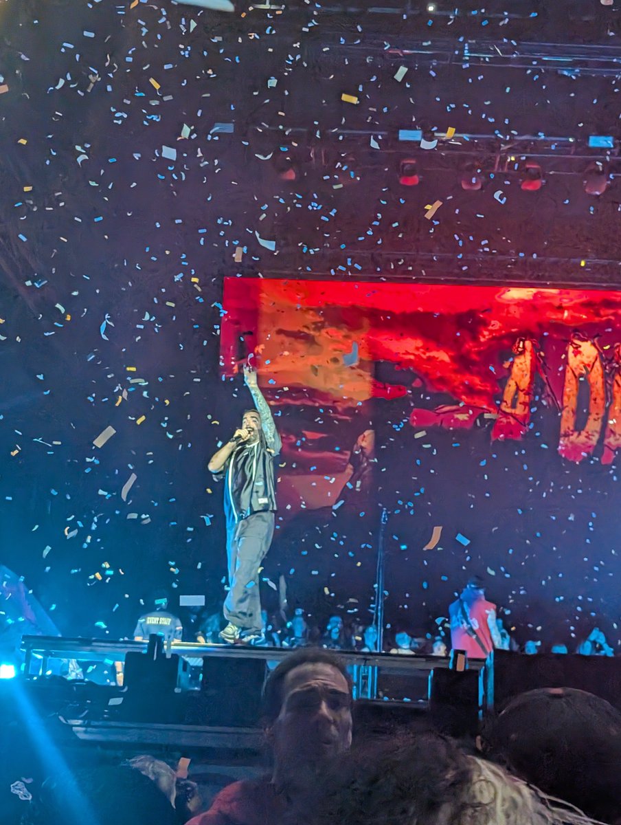 Mattyonhigh's tweet photo. I was moving too much to get a lot of pics of A Day To Remember. https://t.co/vULScJ7XJp