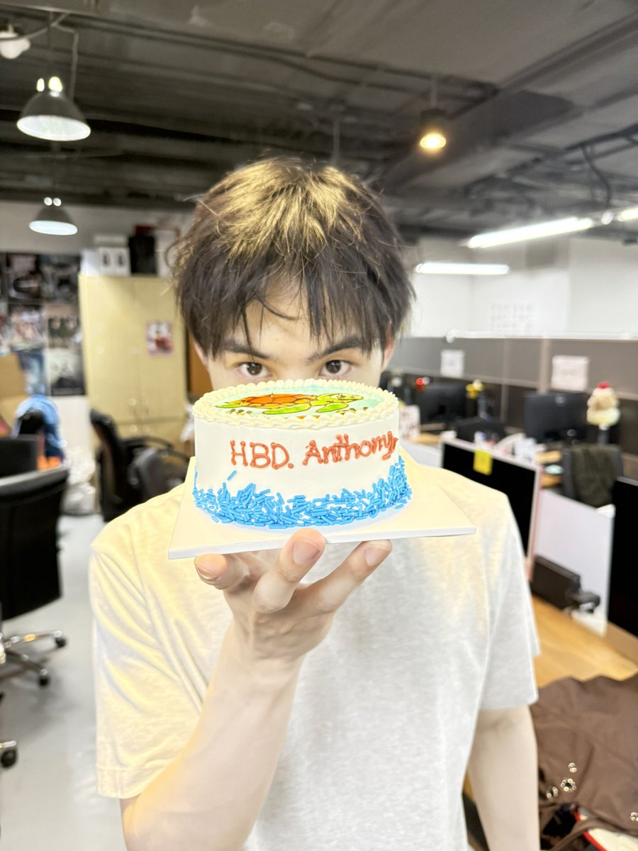 anthonybuiss's tweet photo. thanks for the cake bro✌️ https://t.co/n9coVzkSbo