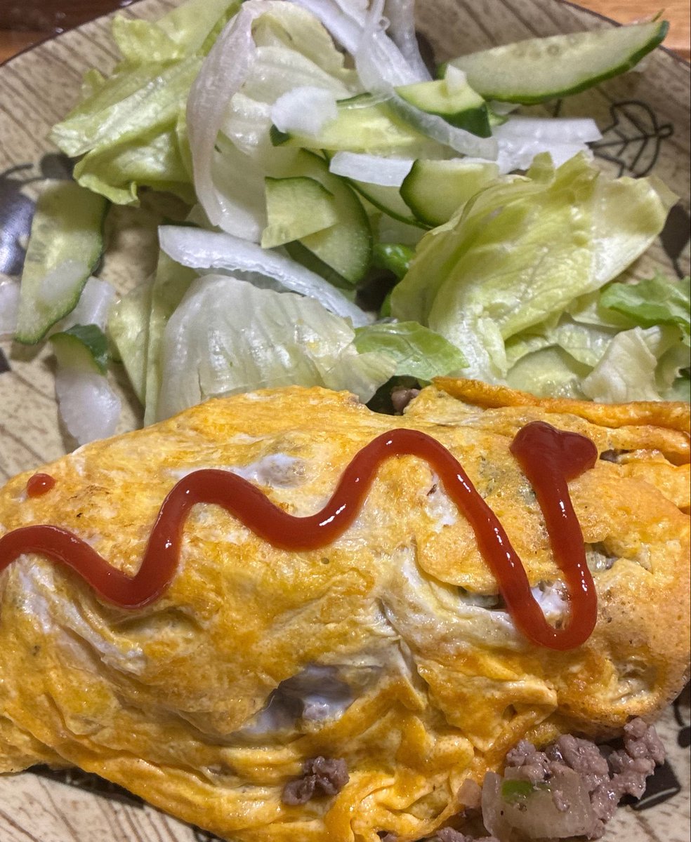 Wearereds285's tweet photo. 今日の夜ご飯は
オム���ツ
サラダ
ごはん
です https://t.co/x2SydVFMGO