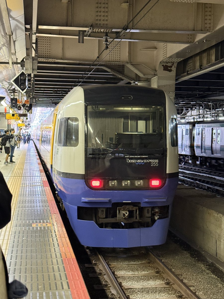masudamokei's tweet photo. そういえば昨日255系の新宿わかしおに往復で乗ってきたんですよ
今日は大雨打ち切り、明日はほぼ確で運休、そして秋の臨時列車で設定なしってことは往復完走に限ればラストランの可能性あるってことだよね⁉︎あっぶねぇ https://t.co/cm7t0nrNwM
