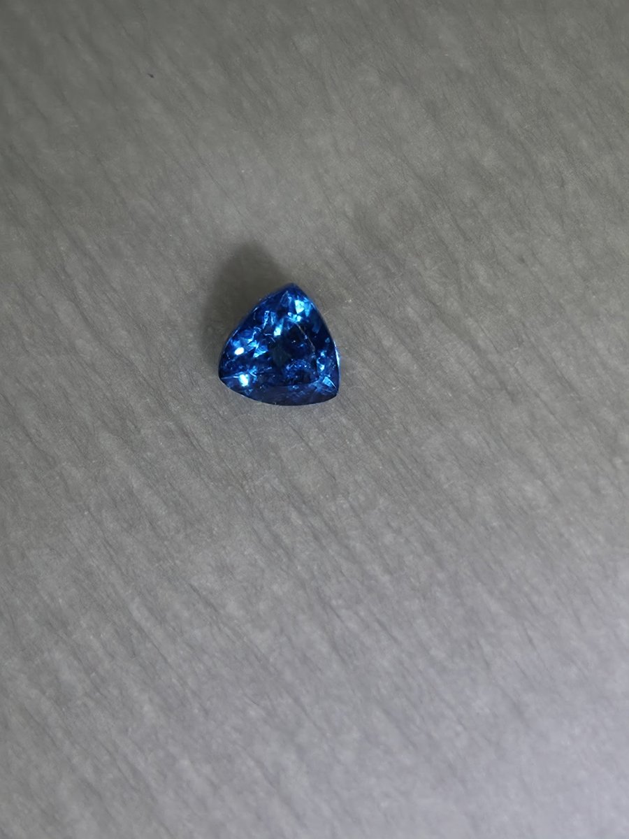 ichihashi_01's tweet photo. 秋葉原ミネラルマルシェの戦利品
優美堂さんのコバルトブルー・アパタイト
珍しい色で一目惚れでした https://t.co/jTyEMtvwL0