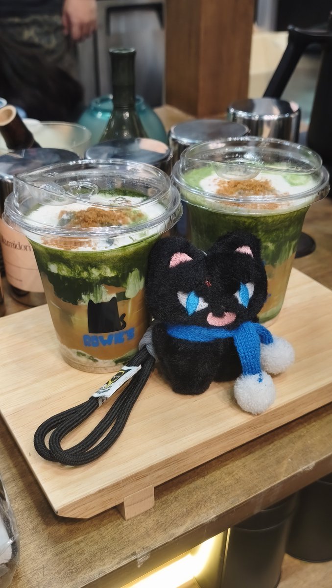 Njoypw__'s tweet photo. ⭐️ รีวิว #rowamatcha
— by #rowiescoffee ( #fforce_ )
🍵 ROWA NUA ( Matcha Cold Whisk Soft Biscoff Cloud ) : อร่อยมาก หอม นัว กลมกล่อม ใครไม่ชอบหวานก็กินได้เพราะไม่หวานมาก อร่อยจนหยดสุดท้ายอะ (แล้วมีลูกค้าแวะมาตลอดเลย ปลื้มใจ) วันสุดท้ายแล้วนะ
📍 ไอคอนสยามชั้น 7 https://t.co/osoM571Va6