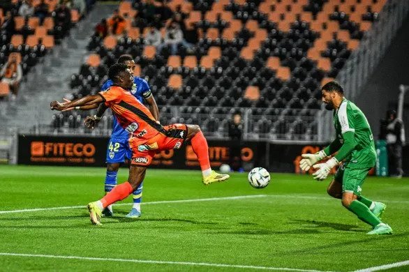 sochaux_lapin's tweet photo. 📊 Nombre total d'arrêts en @Ligue2BKT, Jeannin toujours leader !
#SLFCSM
🥇 𝗠𝗲𝗵𝗱𝗶 𝗝𝗲𝗮𝗻𝗻𝗶𝗻 29
🥈 Ngapandouetnbu (MHSC) 28
🥉 Olliero (GF38) 26
4️⃣ Fischer (Metz) 25
5️⃣ Maubleu (Pau), Samassa (Laval) 24
7️⃣ Poussin (Red Star), Hülsmannn (Reims), Nna Noukeu (Boulogne) 22 https://t.co/p1BzUtdLoK