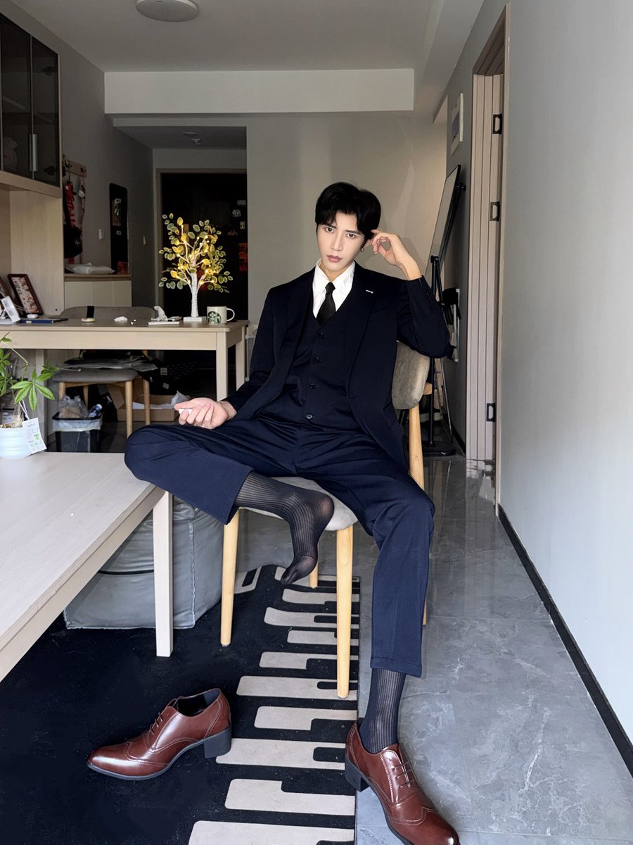 EvanLee2026's tweet photo. 吴铭梓🇨🇳
MFA艺术硕��/主播 https://t.co/ElmRweCrsp