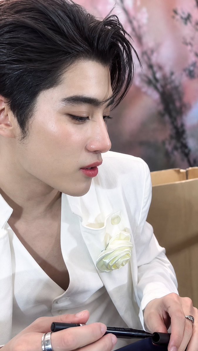 boiledeggjuseyo's tweet photo. ชาติที่แล้วชั้นทำบุญด้วยอะไรถึงได้เกิดมาเจอคนที่สวยขนาดนี้นะ (𓈒ʚ̴̶̷̷̥ ⩊ ɞ̴̶̷𓈒)🤍 https://t.co/oYBZQ0VOA5
