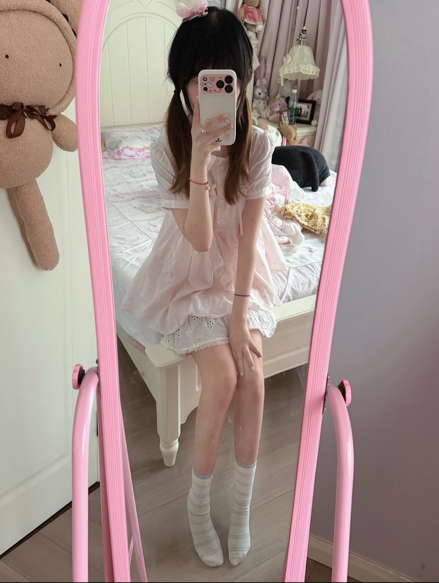 R9Hqv's tweet photo. 都说我早熟，有人在意吗？？

想锐评一下我13岁的福吗？不要🚪

赶紧看，看完我就要删了… https://t.co/tHrVfbGRgw