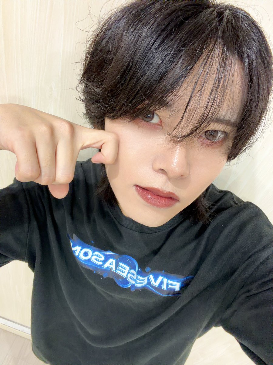 TAKI_five's tweet photo. みなさんこんにちは🌞

今日も路上ライブの予定でしたが雨のため中止になってしまいました、、やっぱり雨は嫌です🫠笑
ですが、今日も交流会に悪天候の中来てくれたみんな、配信から見ててくれたみんなとってもありがとだよ〜✨

そしてまだまだ明日と明後日があるよー！
みんなに会えますように！🙏 https://t.co/tRTIgdFVxR
