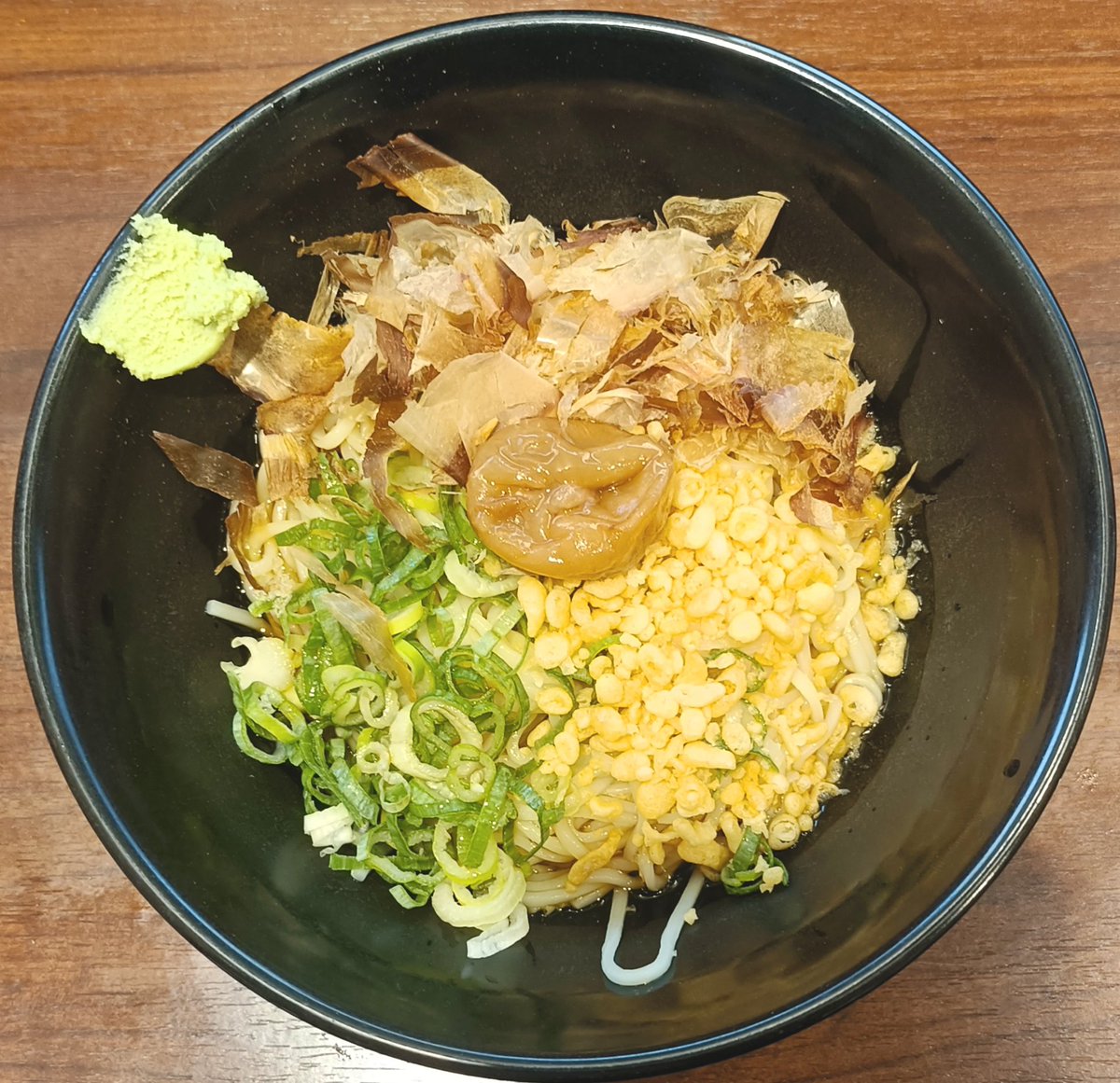 unyjoy's tweet photo. 姫路駅『梅かつお冷やしえきそば』
夏季限定メニュー
梅を箸でほぐして食す
梅の爽やかな酸味が広がり、残暑で疲れた身体にジワジワ元気が染み渡る
ジャンクさと気品を両立させた姫路の風土そのものの味ですわ https://t.co/ycu3DhlRgf