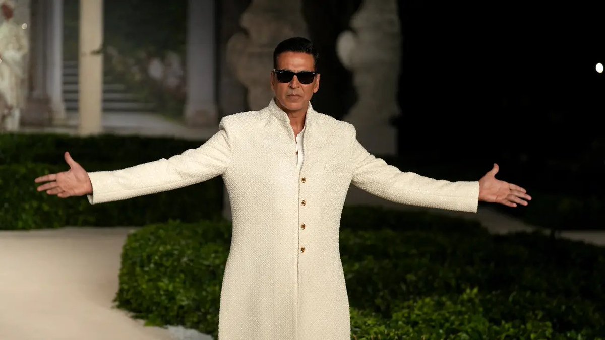 changuxmangu's tweet photo. 🎬 #AkshayKumar: He needs better films and not fewer films 

People always question that Akshay Kumar should do less movies...but WHY???...he should do better ones. 

His recent release Haiwaan turned out be be a huge failure at the box-office and will not even touch the 15 cr mark which is definitely a disappointment as he delivered two hits this year...Bhoot Bangla and Welcome To The Jungle...and we thought this would also work, but it failed very badly...

One of the main reasons was the REMAKE factor...another was LACK of promotions and the third reason was SLOW and BORING screenplay...

He can even do 10 movies in a year...NO PROBLEM...but at least they should be good and watchable and not boring...and this has been the problem with him for quite a few years. 

Akshay says in his interviews that whats the problem in doing 4-5 movies in a year...but that is not the problem...HE MUST UNDERSTAND THAT...

He did 4 movies even in 2019 - Kesari, Mission Mangal, Housefull 4 (bad movie) and Good Newzz and all of them were HITS...but it at least had something different genre to offer.  

He must definitely do BETTER and not LESSER movies...😅