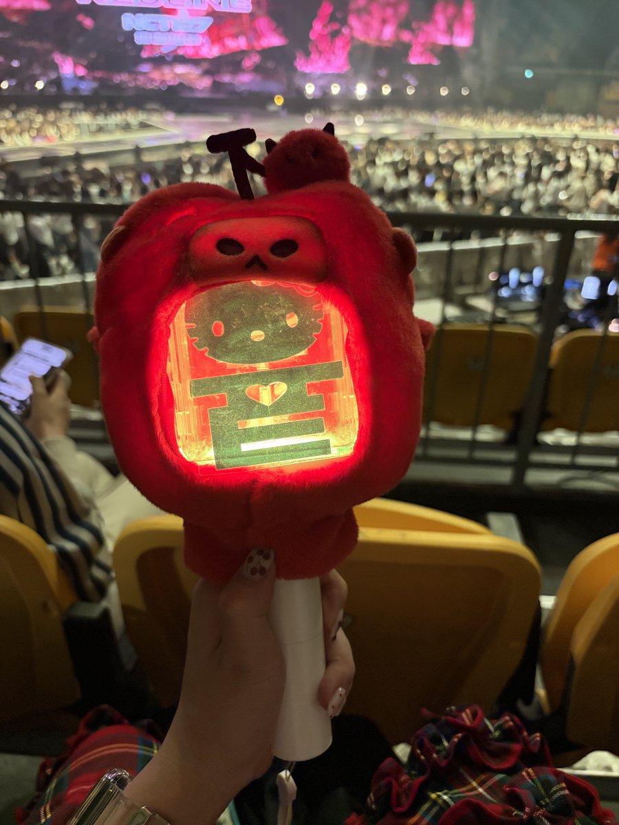 PINKELBOWCLUB's tweet photo. このカバーしてライトつけると大江裕になる（一番最初のツイートがこれ） https://t.co/LLNEJTCGva