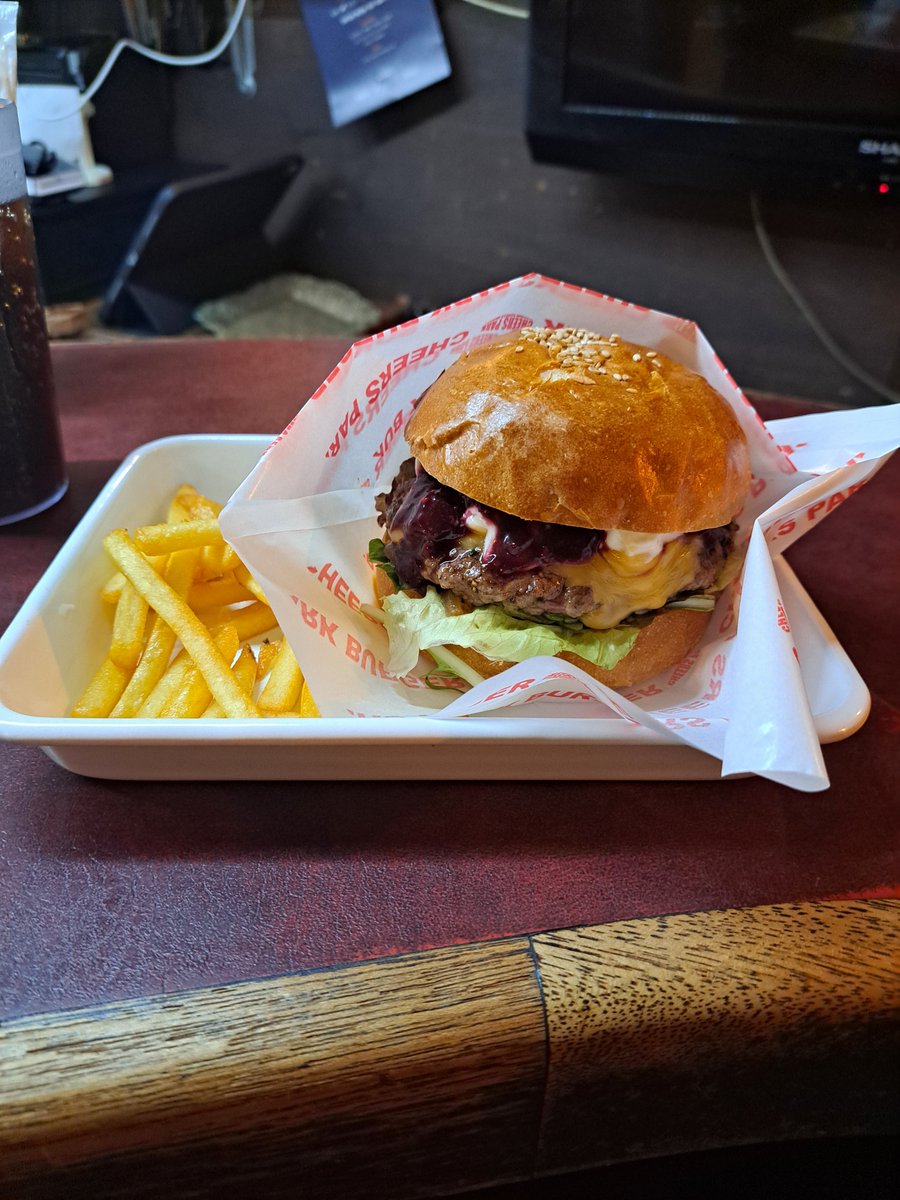 yuj_072's tweet photo. うまかった🍔🫐 https://t.co/Q3vqLWxxLb