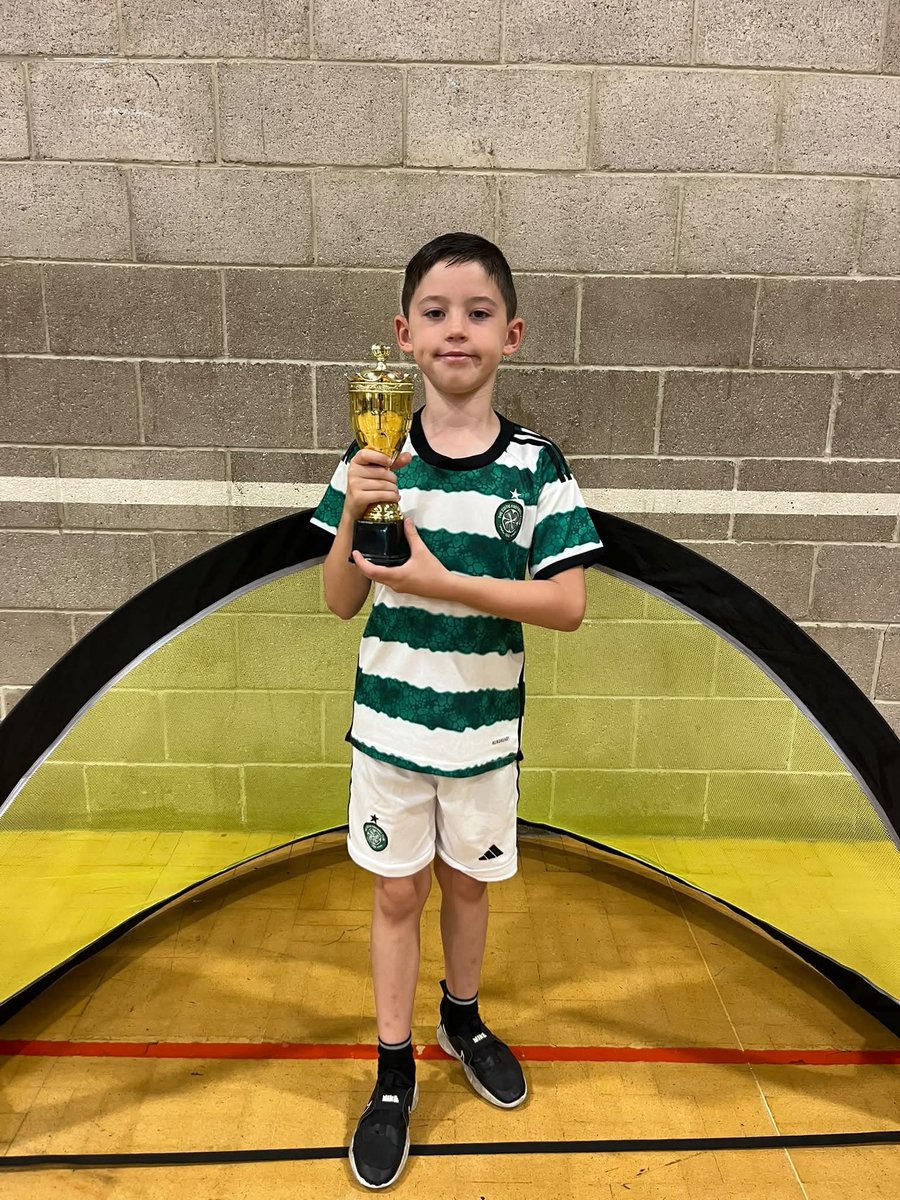 FootballingSup1's tweet photo. Mason was Woodlands Junior Superstar of the week for his excellent defending. He impressed us with his confidence and willingness to win the ball - he made lots of brilliant tackles in our pirates vs crabs game by stopping the pirates from scoring and taking the treasure. https://t.co/ZjAWR8nmiG