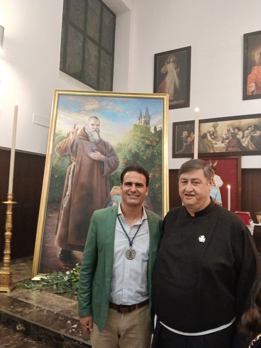 PrendimientoDH's tweet photo. ANIVERSARIO| Felicitamos a la comunidad religiosa y educativa del Colegio San Hermenegildo, por la clausura del XXV aniversario de la beatificación del Beato Bienvenido María de Dos Hermanas, primer alumno del centro y único nazareno elevado a los altares, a la cual asistimos. https://t.co/U6vLiUruXF