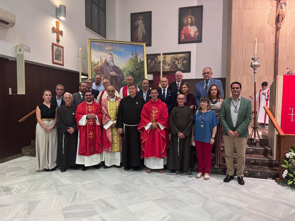 PrendimientoDH's tweet photo. ANIVERSARIO| Felicitamos a la comunidad religiosa y educativa del Colegio San Hermenegildo, por la clausura del XXV aniversario de la beatificación del Beato Bienvenido María de Dos Hermanas, primer alumno del centro y único nazareno elevado a los altares, a la cual asistimos. https://t.co/U6vLiUruXF