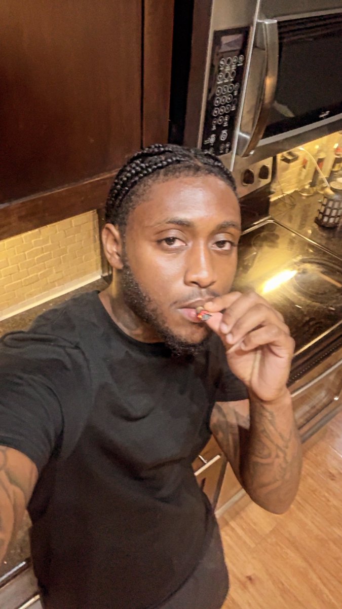 3krith's tweet photo. Just up bored 6:03am in ya city #htx https://t.co/gHSKpmzuVX
