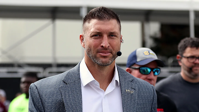 AngronRon3h's tweet photo. Growing up in the 90s and 2000s, Vandy was a walkover for the Gators - and pretty much anyone else with a pulse - so comparing them, even favorably, to the 'Dores rightfully sent Tebow, as well as anyone else alive https://t.co/DeTUsvRSOz https://t.co/HoSapqvgry