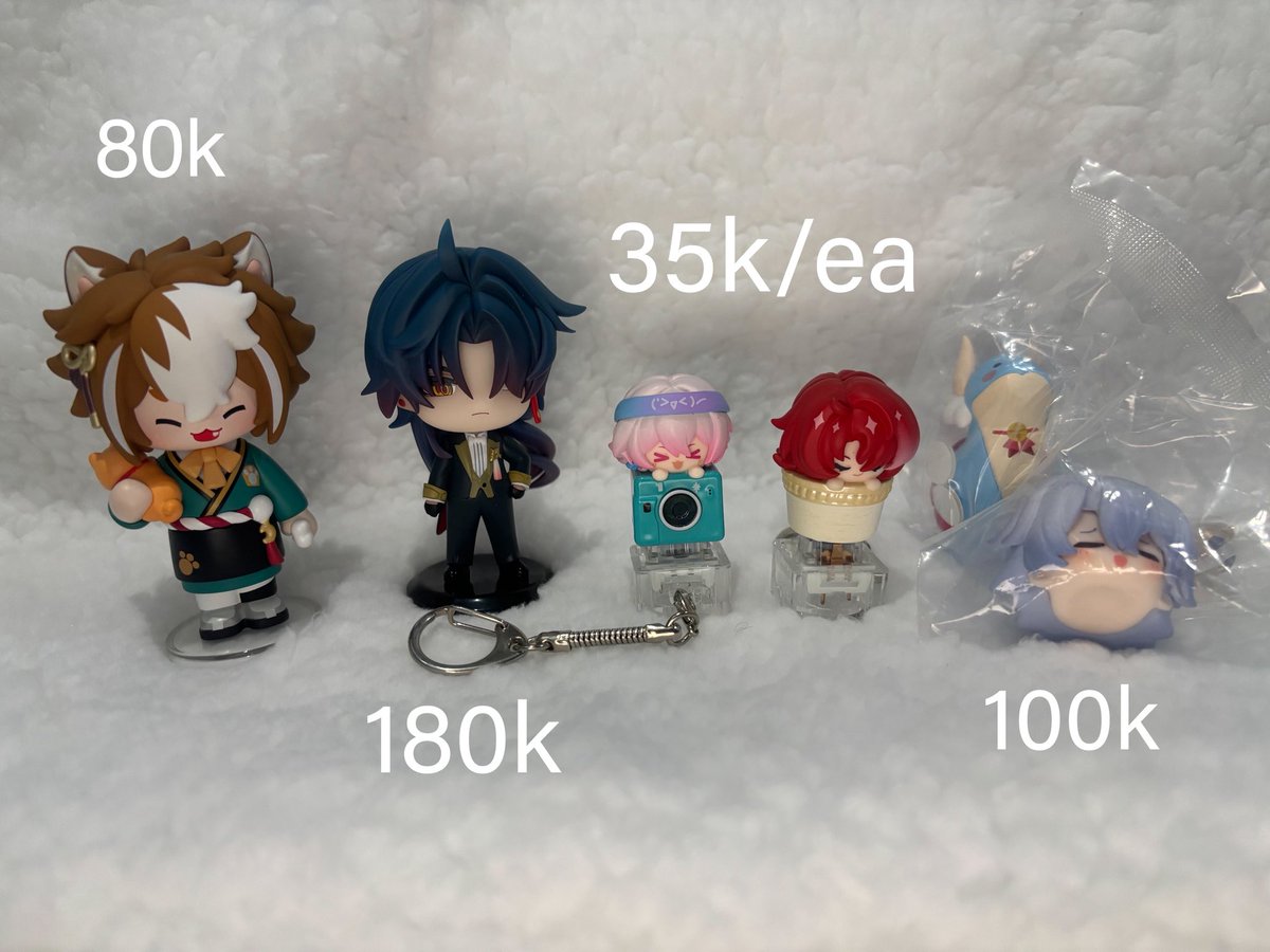 Ninotooo's tweet photo. Mau nyari space 😖 

📍Pengiriman by JNE or Lion Parcel dari Jakarta Selatan
📍CF day 1

All condition 98% (cuma dipajang), kecuali phainon masih sealed 

Mention after DM 🥹

#warunghoyo #warunghsr #warunggenshin #wts #merchandise #wts https://t.co/4MReXJrGDQ