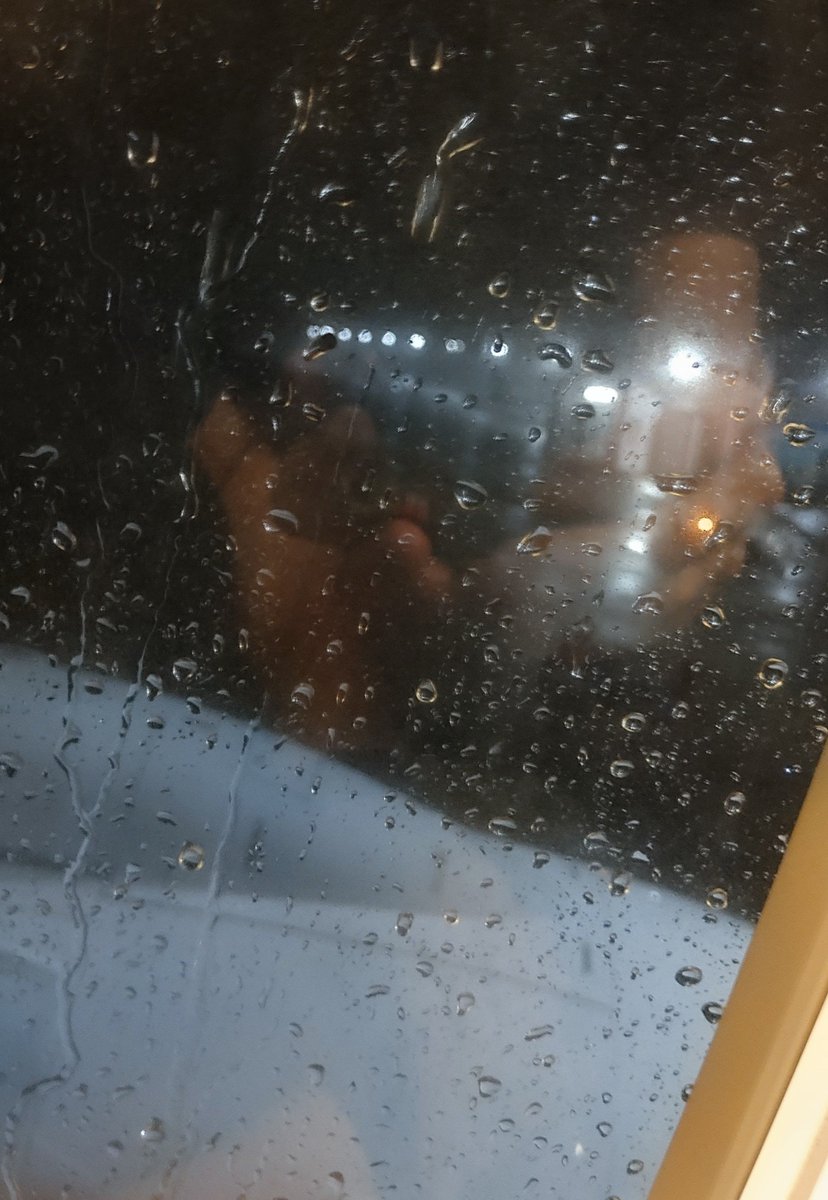 redtree0820's tweet photo. 結構な雨☔😳
福岡に帰ります(｀・ω・´)ゝ
 #中森明菜
 #LIVE2026
 #国際フォーラム https://t.co/NkFpPRCeKG