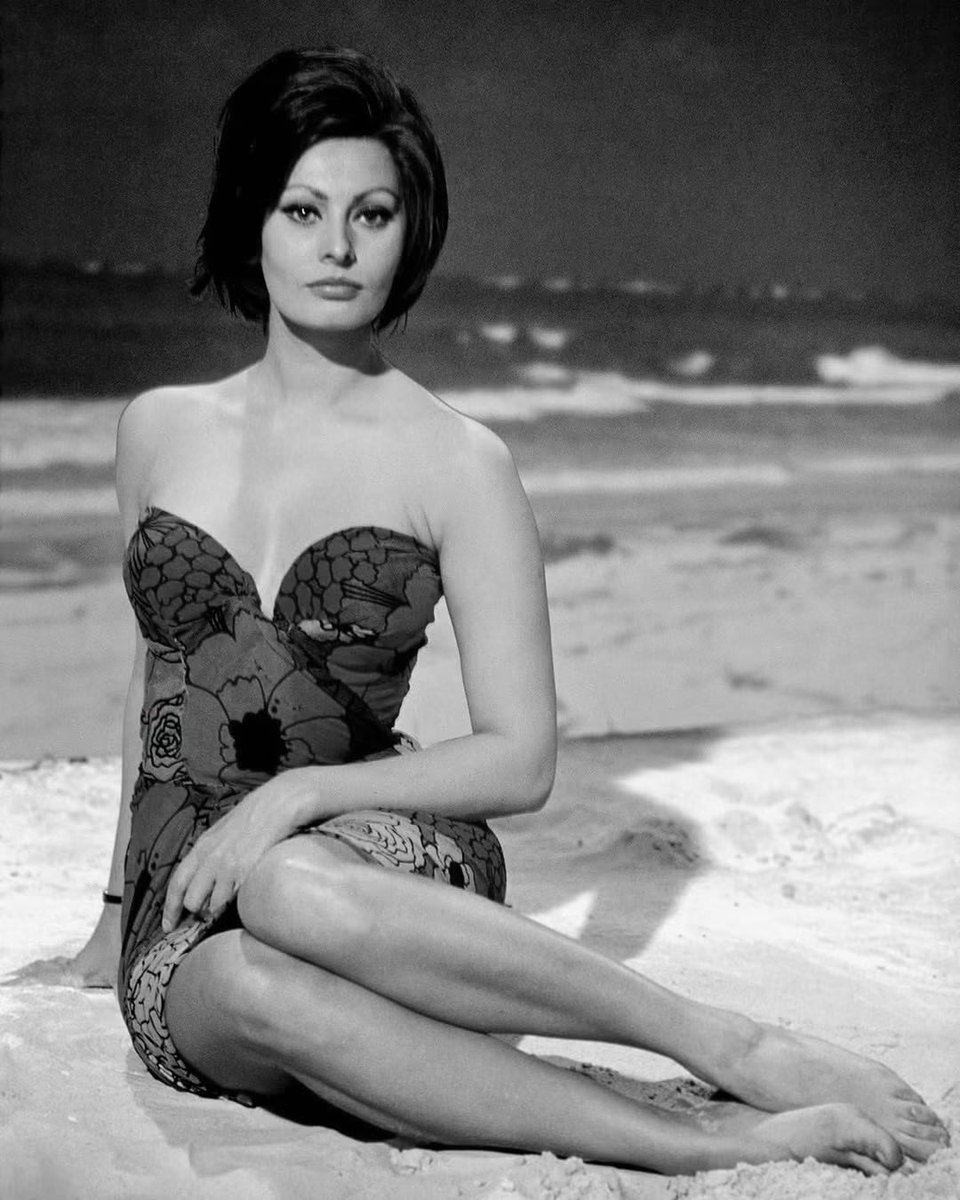 IArtioli's tweet photo. Sophia Loren, A Countess from Hong Kong, 1967 https://t.co/rrutBXlSIF