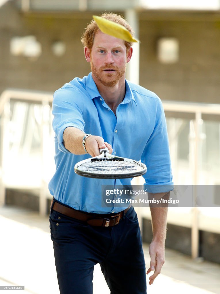 sussexdailyuk's tweet photo. #StepBackinTime to 20th September 2016 when #PrinceHarry visited a Streetsport initiative at Robert Gordon University (Scotland).
#Flashback
#Throwback
#OnThisDay
#IStandWithHarry
#DukeofSussex https://t.co/gjtUezsN3P