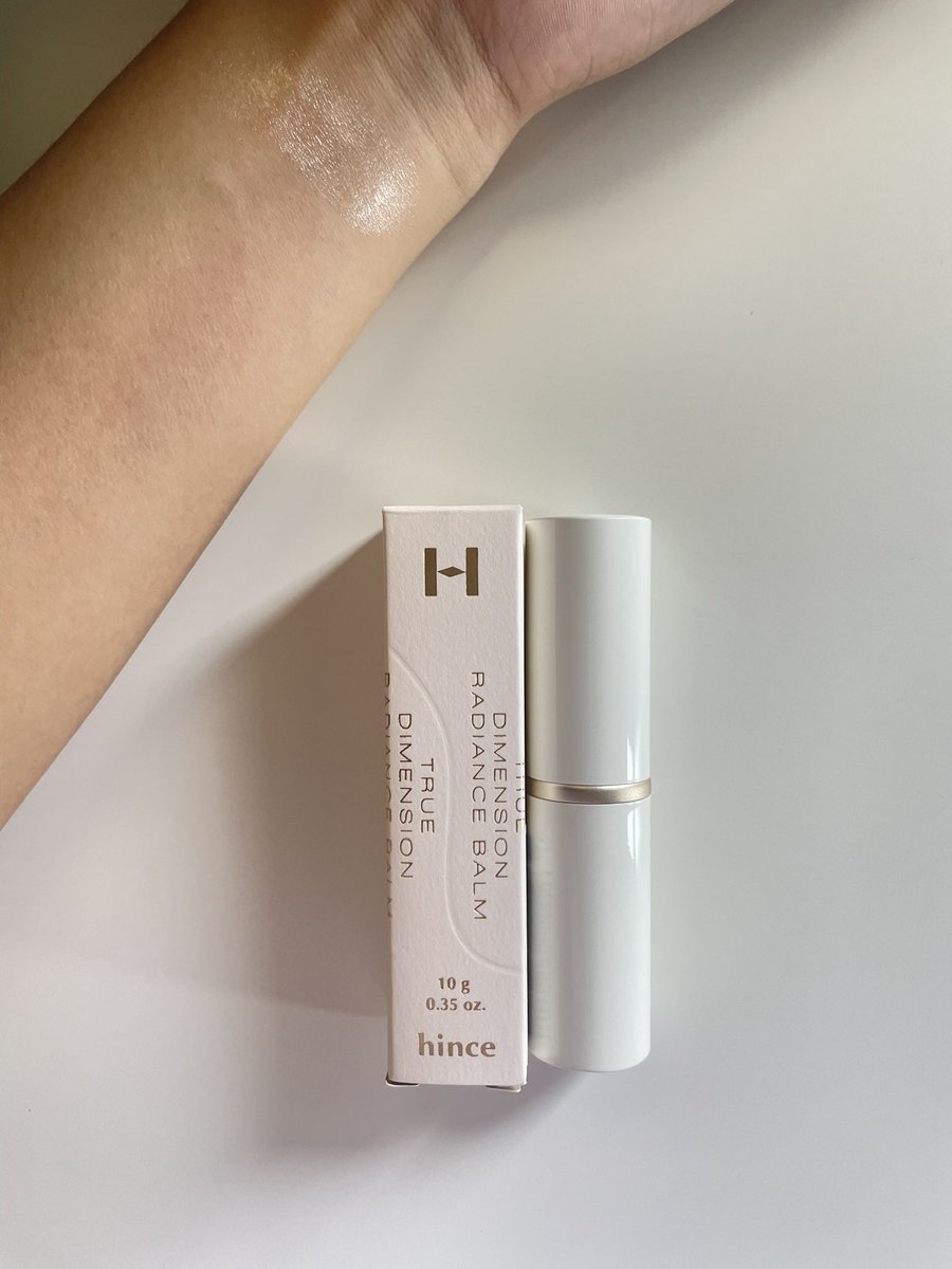 hasun03531's tweet photo. ใครที่อยากหน้าฉ่ำโกลว์ หน้าเล่นแสง ห้ามพลาด blam highlight ของ Hince สี LT1 Light มีกลิตเตอร์ ทาแล้วจะทำให้ผิวดูฉ่ำวาว หน้าดูอิ่มน้ำ ผิวดูสุขภาพดีมากกแถมพั้นรักแมวใช้ตัวนี้ด้วยนะคะ😽 https://t.co/4q8pskbvXB