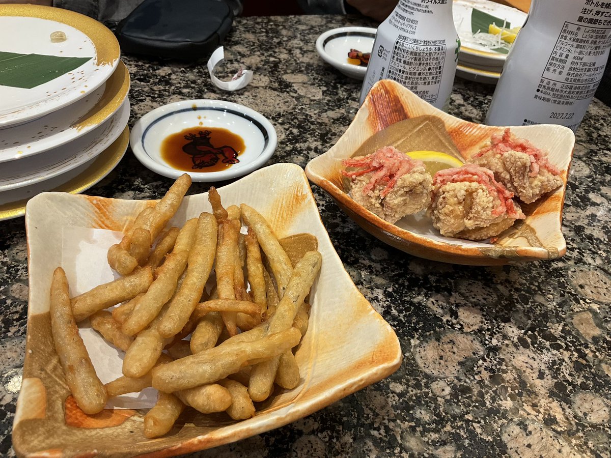 senyo_dorami's tweet photo. 一昨日の食事会では欲張り過ぎて撃沈したので、今日はお寿司屋さんでリベンジ🍣‼️
……のはずが、お寿司は中トロとウニだけ😂💦 あとはウニ・イクラ・カニの高級茶碗蒸し、ごぼうの天ぷら、鶏と紅生姜の唐揚げ、きのこ味噌汁などなど。 結局、お寿司以外のもので結構満足してしまった🤣🤣🤣✨
まだ胃の具合は本調子ではないみたい。 お寿司の、魚の、生臭さが身に沁みました。オヨヨ😭😭😭💦💦
哀しいかな、寿司は当分食べられそうに��い🍣😱😱😱💦💦
#寿司  #食事記録 #機能性ディスペプシア