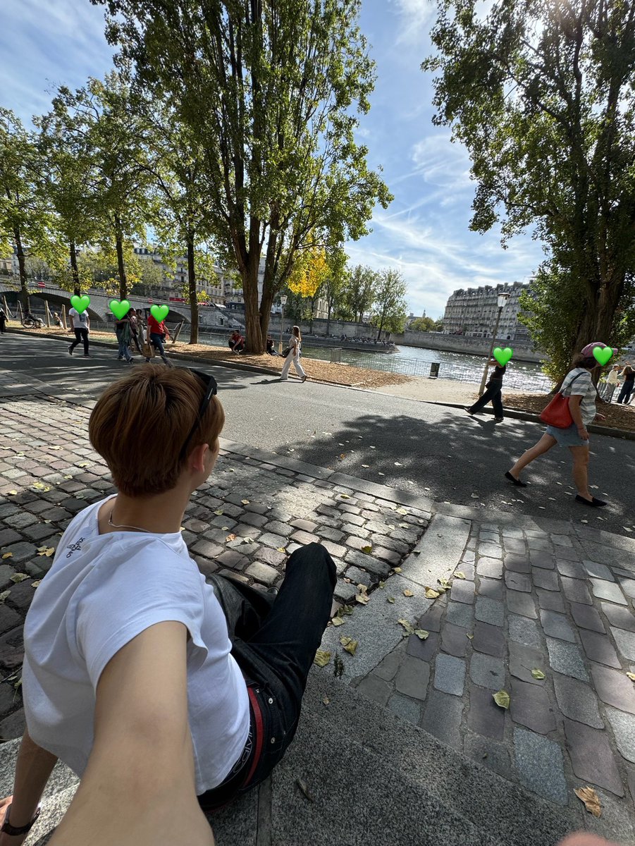 _AMPERSANDONE_'s tweet photo. 📍Pont Marie, Paris France 🇫🇷🤭

#앰퍼샌드원 #AMPERSANDONE
#마카야 #MACKIAH https://t.co/dECHGPVF6S