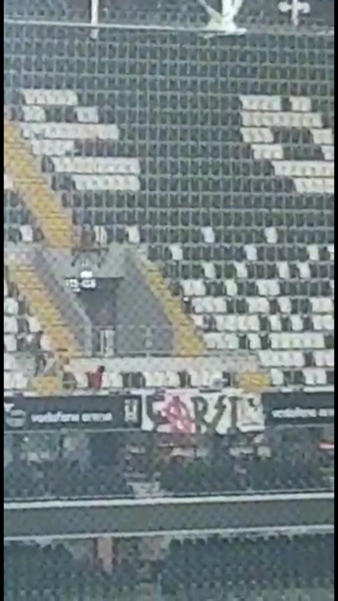 05012009_'s tweet photo. Bu konuda bilgi kirliliğini düzeltmek lazım
1- Stadtan çarşı set pankartı terör saldırısından önce alınmıştır. Terör saldırısı Bursaspor taraftarı stadtan ayılıp Bursa'ya hareket ettikten sonra gerçekleşmiştir. https://t.co/dNdS9bUnYl
