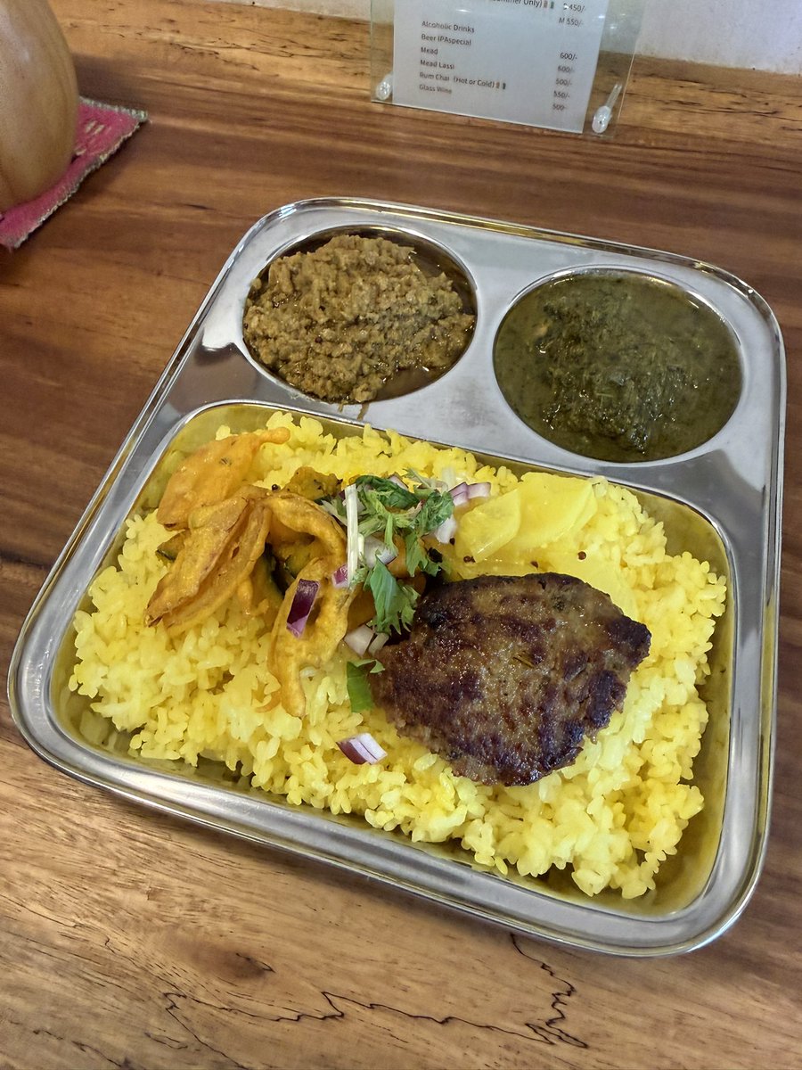yoshi60094023's tweet photo. 今日は以前直前に売り切れで食べれなかったカレーをリベンジしに滋賀県までお出かけ、、、
前のお店は大阪だったんだけど
夜はかき揚げそばとだし巻き https://t.co/KxM0tDhTVb