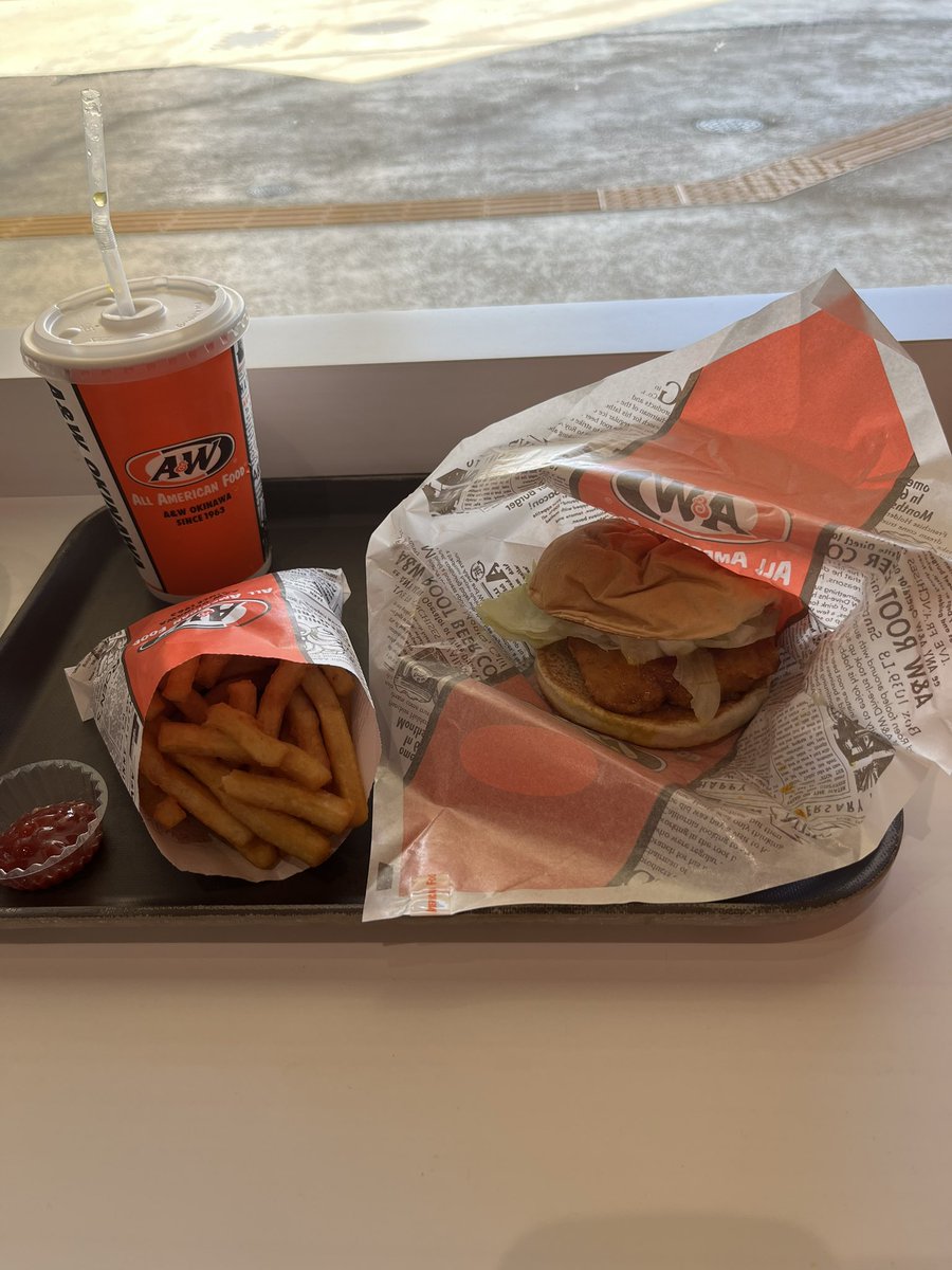 Humburger_x's tweet photo. これが沖縄のA&amp;W https://t.co/SupbfIPKH8