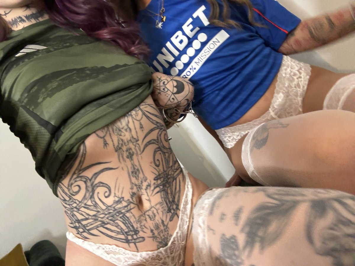 snap0ut0f1t777's tweet photo. Celtic or Rangers? https://t.co/dMMRk2yjjc