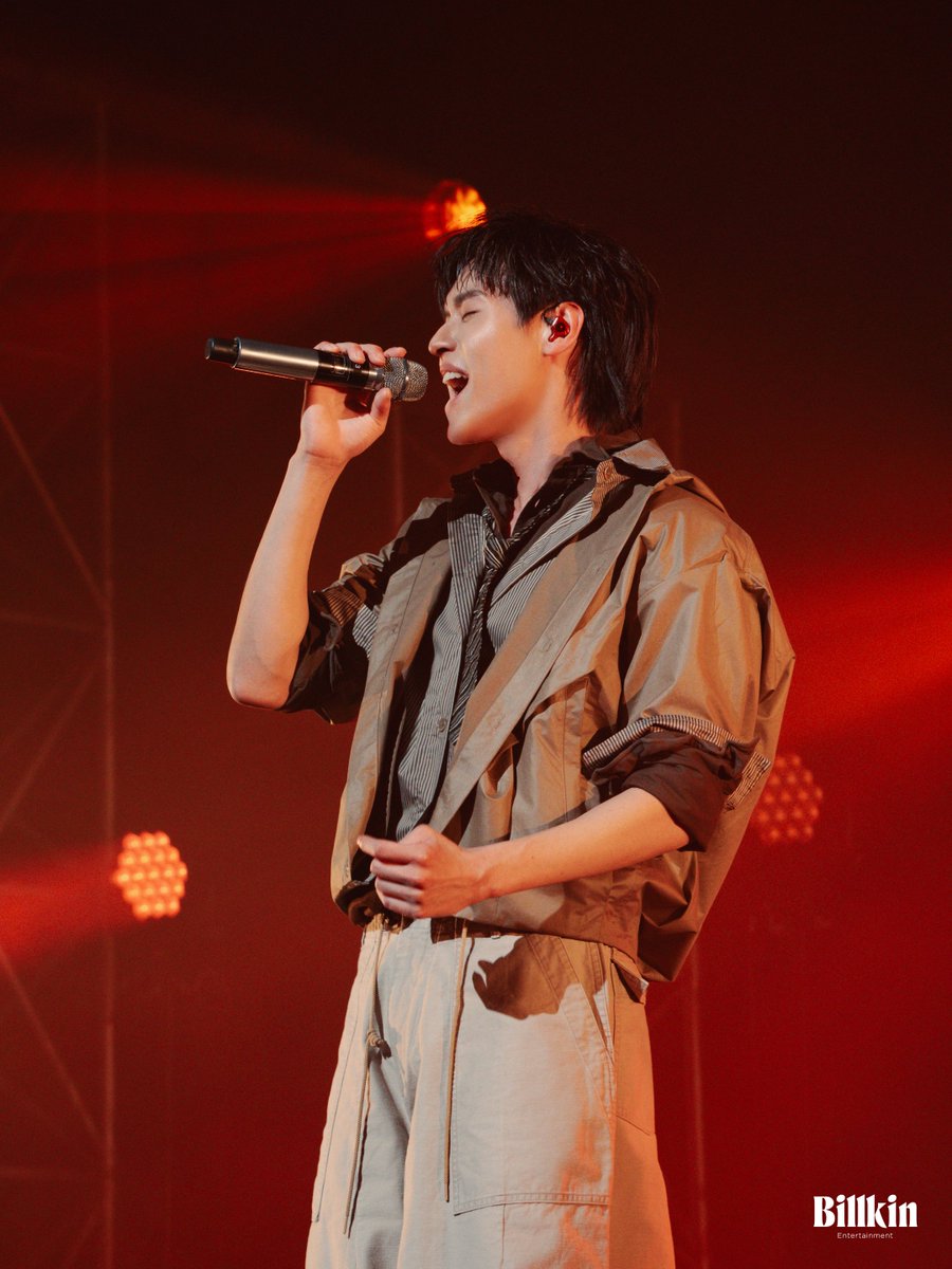 Billkin_Ent's tweet photo. Thank you for joining us at THAI ON FESTIVAL and making it truly unforgettable. 🧡

#BILLKINxTHAIONFES
#THAIONFES
#BillkinEntertainment #Bbillkin https://t.co/QTjzzgpAeJ