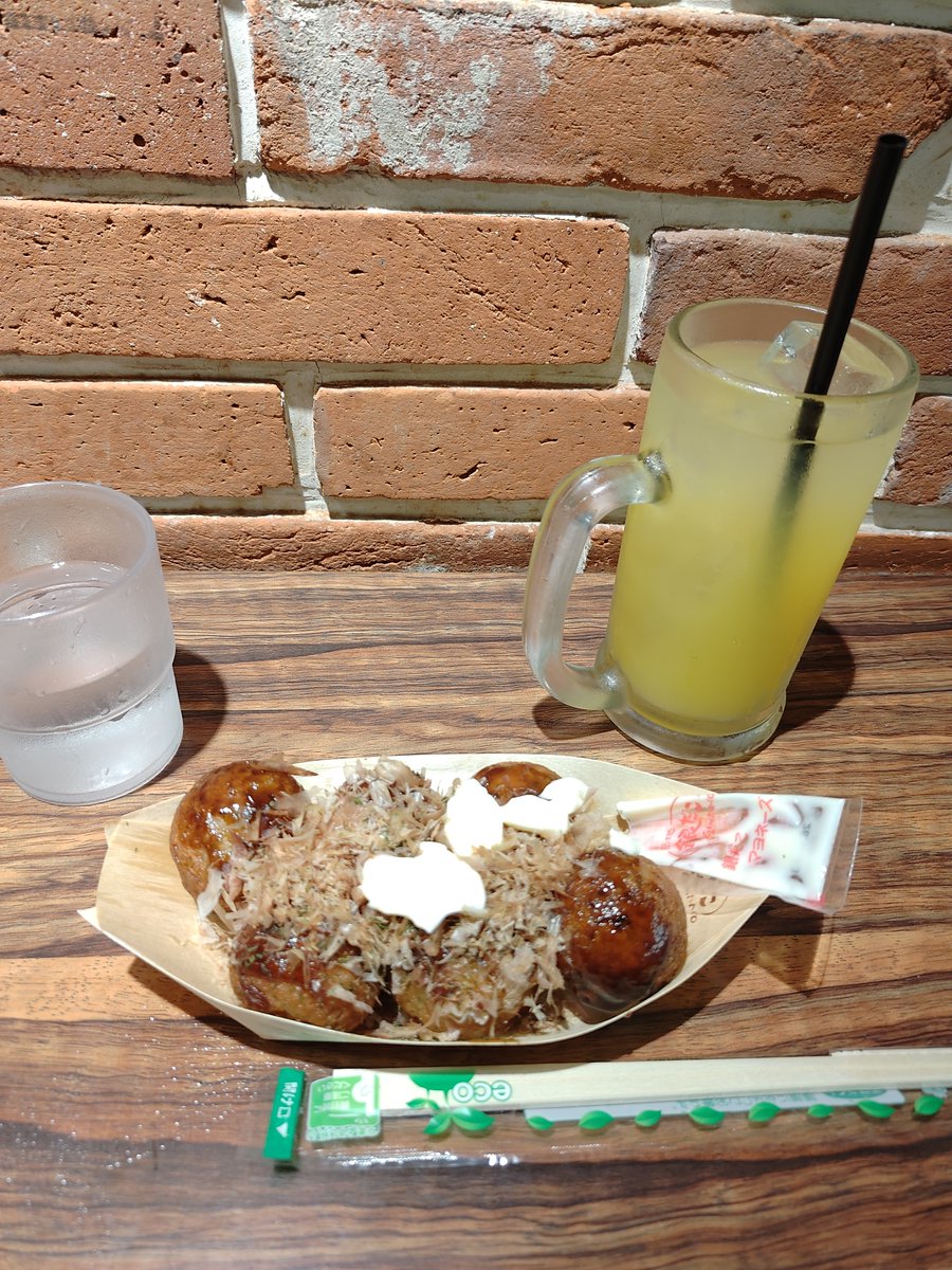 HEROslwc's tweet photo. オレンジジュースで飲み始まりました(←酒飲めない人) https://t.co/P1wfWpmtSI