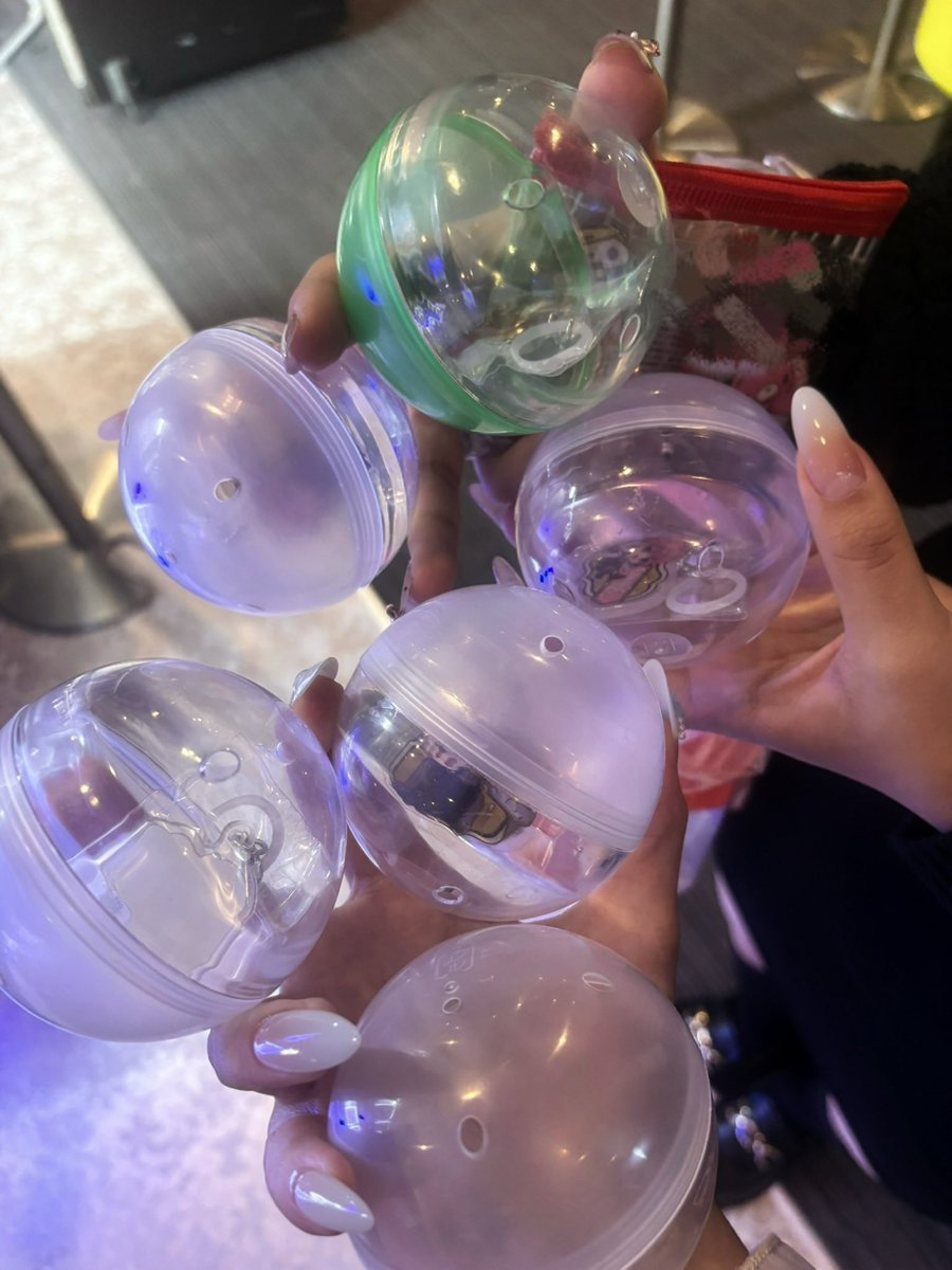 kxonq_u's tweet photo. 本当に大変だったけどめじるしコンプできて良かった( T𖥦T )ᶻƶ🩵フードは叶さん売り切れてて咲ちゃんの頼んだけどすっごく美味しかった₺‹"₺‹"⭐️🔝こんなに楽しい思い出をくれたゲマズと叶さんとラウンドワンに大感謝🙏🏻✨

 #にじラウワン ♡ https://t.co/ZFWef45Tvy