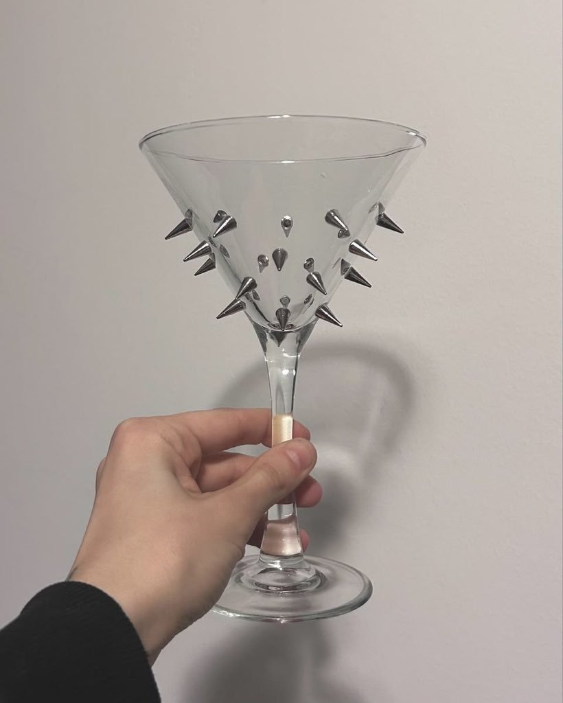 evergreenhues_'s tweet photo. Spiked martini glasses https://t.co/USWketeGB6
